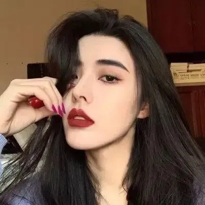 萝莉与太妹的友谊《下妻物语》深田恭子土屋太凤：穿洛丽塔的乖乖女与骑重机车的暴走族爆笑青春