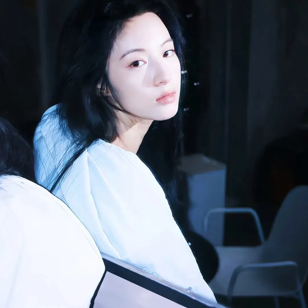 探讨女性婚姻《麦秋》原节子经典之作：大家族中大龄未婚女儿的婚嫁风波，细水长流的家庭剧